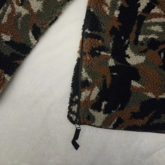 L.L. Bean camo turtleneck pullover fleece - Picture 5 of 8